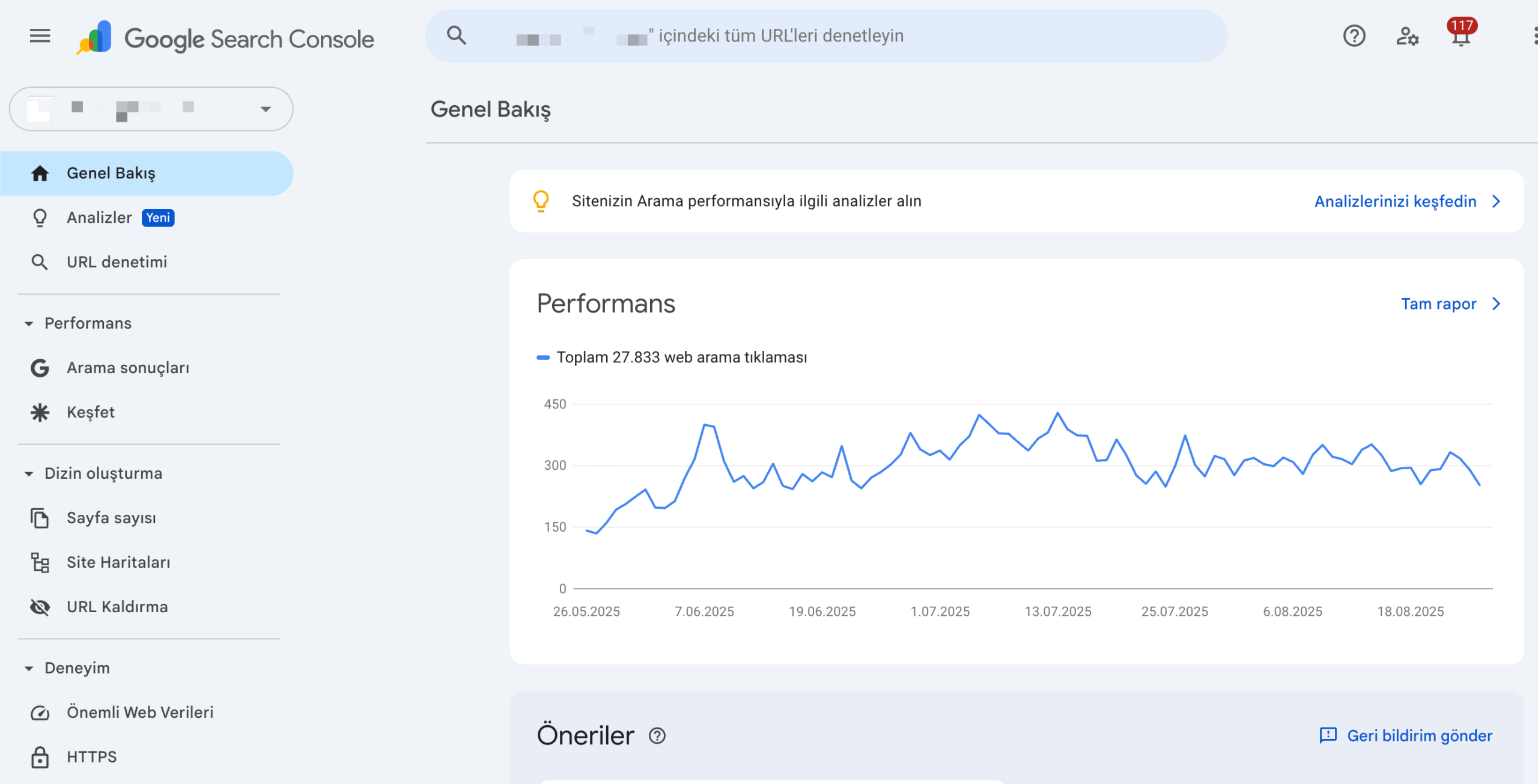 Google Search Console arayüzü genel bakış ekranı. Sol menüde rapor başlıkları (Performans, Dizinleme, Deneyim, vs.) ve ortada performans grafiği ile URL denetleme arama çubuğu görülüyor.